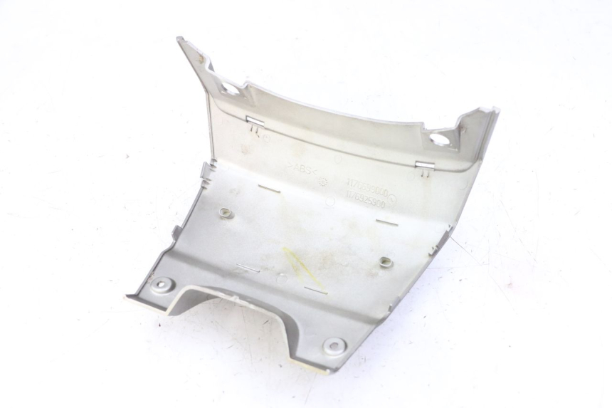 photo de JONCTION CARENAGE ARRIERE PEUGEOT SATELIS 125 (2013 - 2018) - Gros plan technique