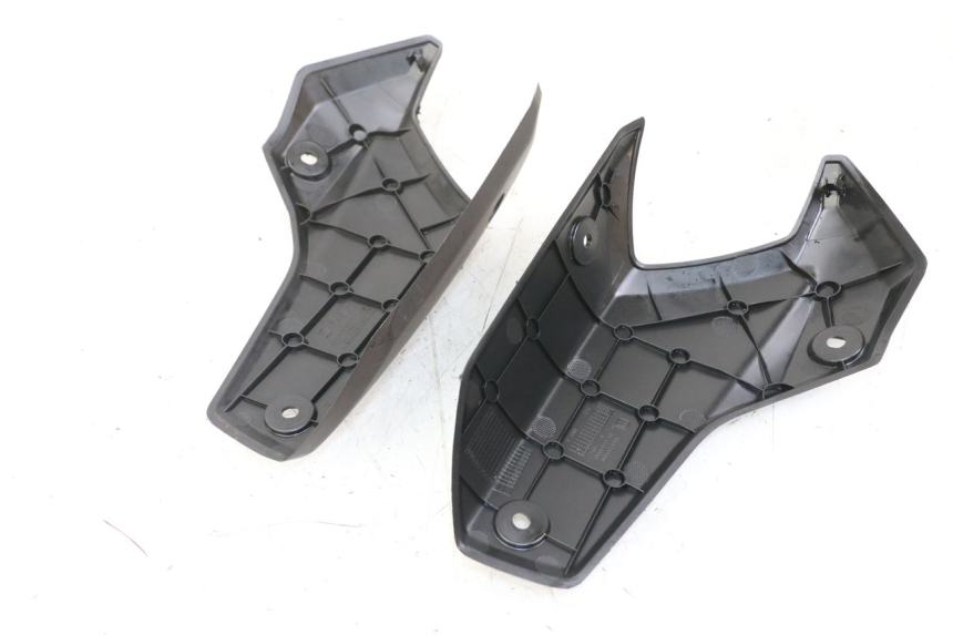 photo de JONCTION CARENAGE ARRIERE PEUGEOT STREETZONE 4T 50 (2018 - 2023) - Détail de la pièce