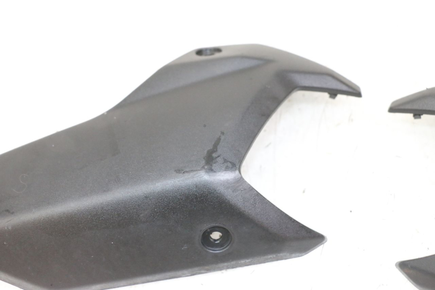 photo de JONCTION CARENAGE ARRIERE PEUGEOT STREETZONE 4T 50 (2018 - 2023) - Gros plan technique