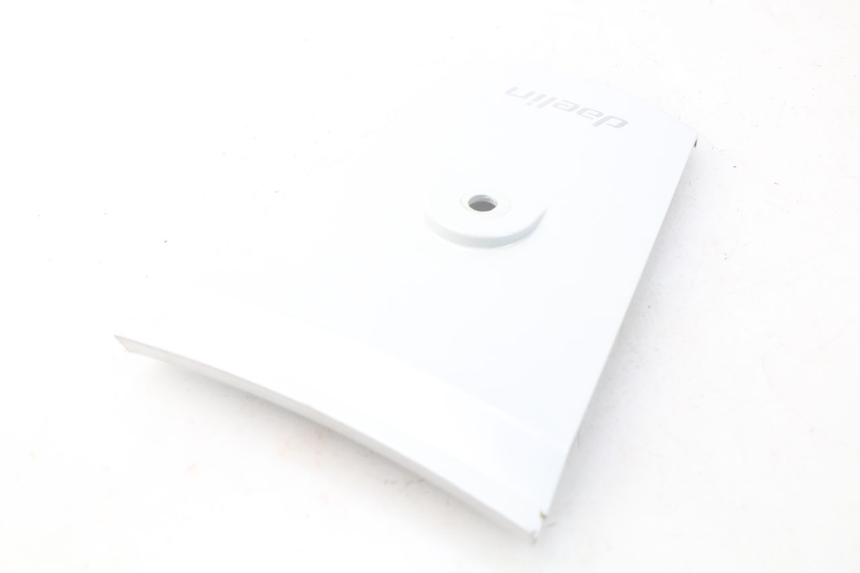 photo de JONCTION CARENAGE ARRIERE DAELIM S3 125 (2010 - 2017) - Zoom état d’usage