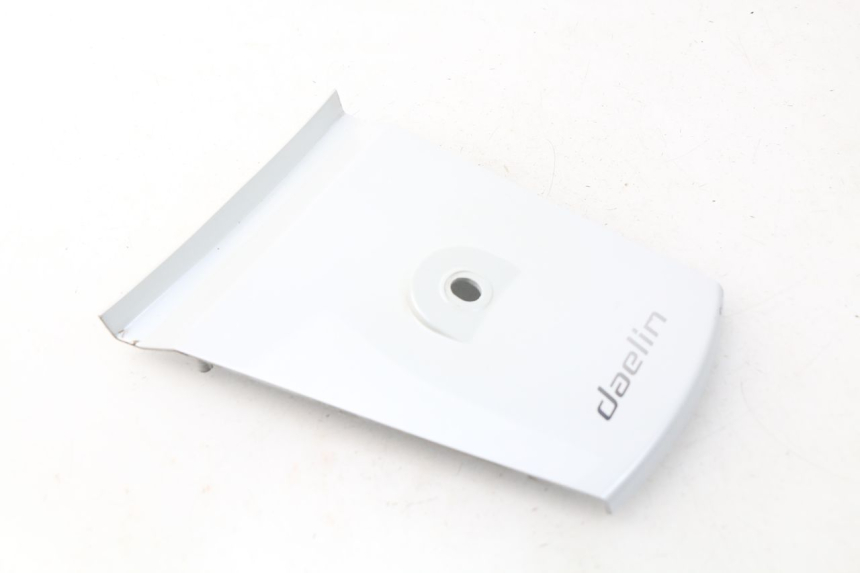 photo de JONCTION CARENAGE ARRIERE DAELIM S3 125 (2010 - 2017) - Autre angle de vue