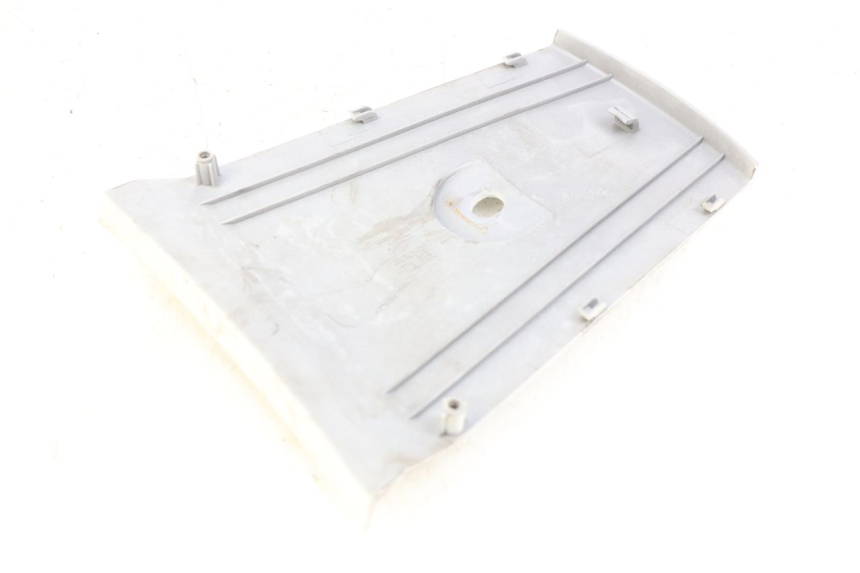 photo de JONCTION CARENAGE ARRIERE DAELIM S3 125 (2010 - 2017) - Détail de la pièce