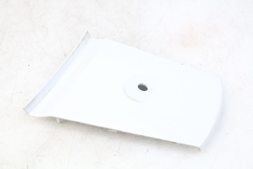 photo de JONCTION CARENAGE ARRIERE DAELIM S3 125 (2010 - 2017) - Zoom état d’usage