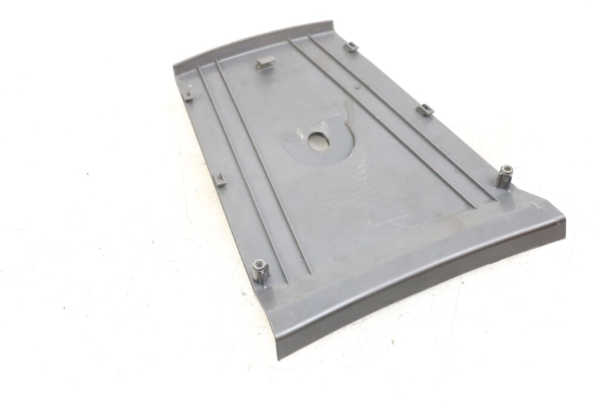 photo de JONCTION CARENAGE ARRIERE DAELIM S3 125 (2010 - 2017) - Zoom état d’usage