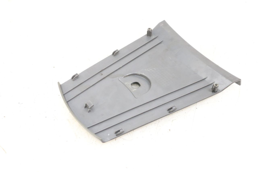 photo de JONCTION CARENAGE ARRIERE DAELIM S3 125 (2010 - 2017) - Autre angle de vue