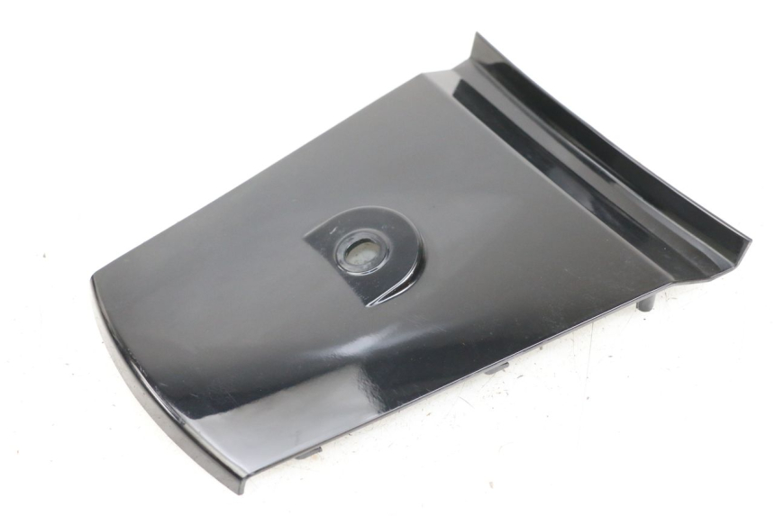 photo de JONCTION CARENAGE ARRIERE DAELIM S3 125 (2010 - 2017) - Gros plan technique