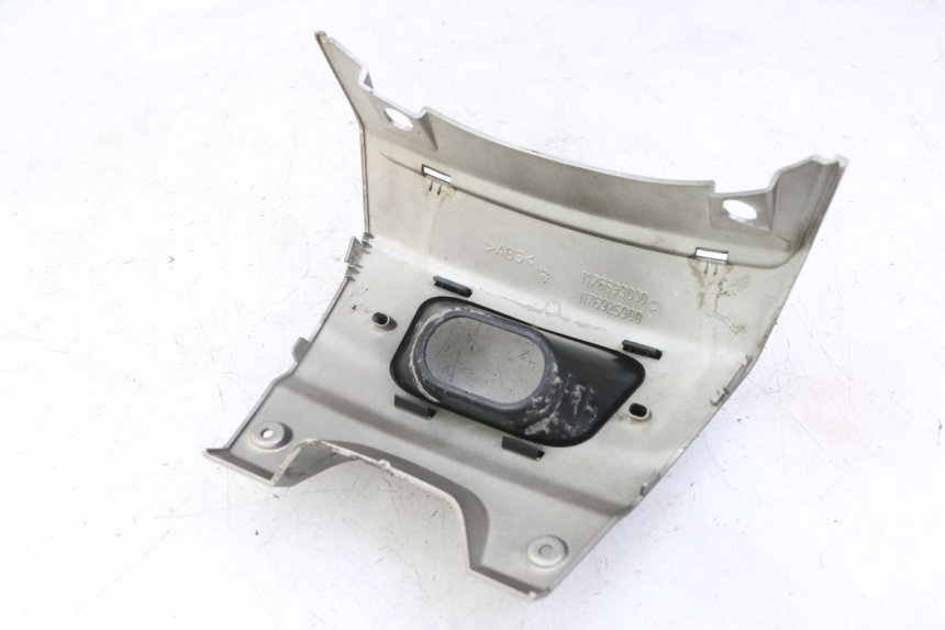 photo de JONCTION CARENAGE ARRIERE PEUGEOT SATELIS 125 (2013 - 2018) - Zoom état d’usage