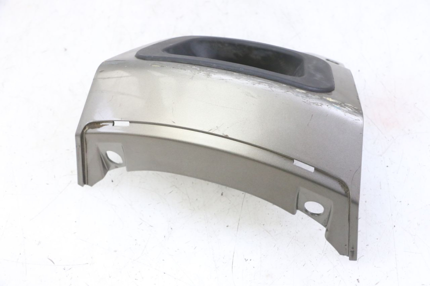 photo de JONCTION CARENAGE ARRIERE PEUGEOT SATELIS 125 (2013 - 2018) - Gros plan technique