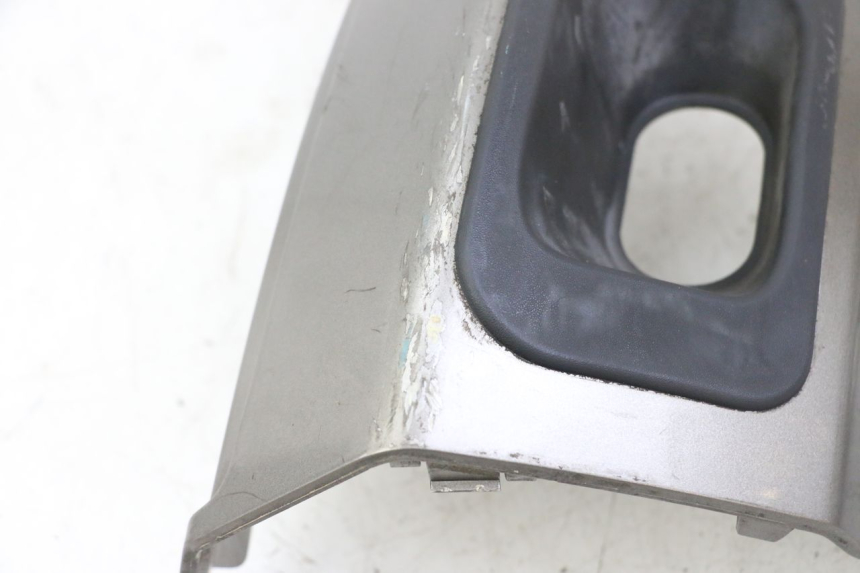 photo de JONCTION CARENAGE ARRIERE PEUGEOT SATELIS 125 (2013 - 2018) - Points de fixation