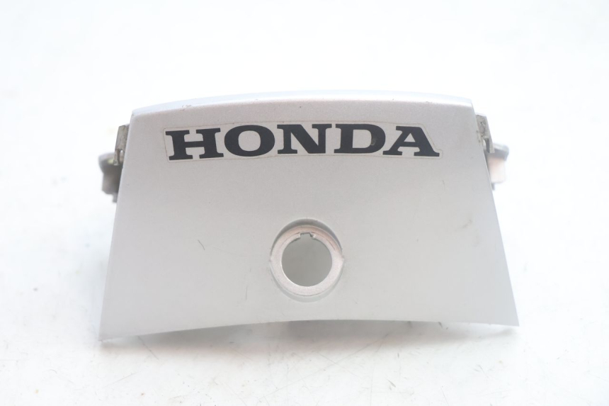 photo de JONCTION CARENAGE ARRIERE HONDA SCV LEAD 100 (2003 - 2007) - Détail de la pièce