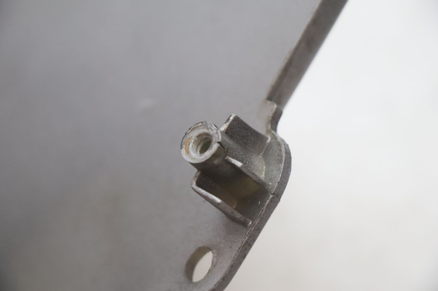 photo de JONCTION CARENAGE ARRIERE HONDA SCV LEAD 100 (2003 - 2007) - Points de fixation