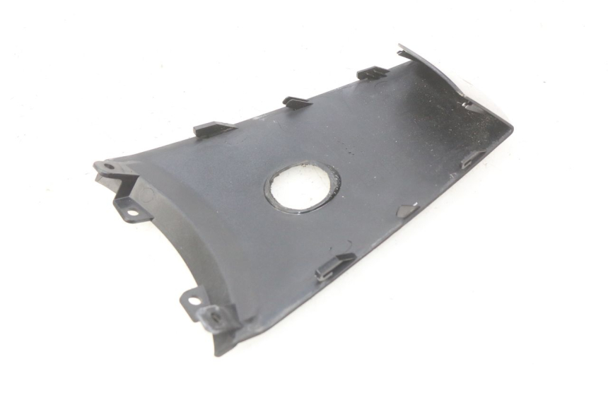 photo de JONCTION CARENAGE ARRIERE SUZUKI SIXTEEN 125 (2008 - 2010) - Détail de la pièce