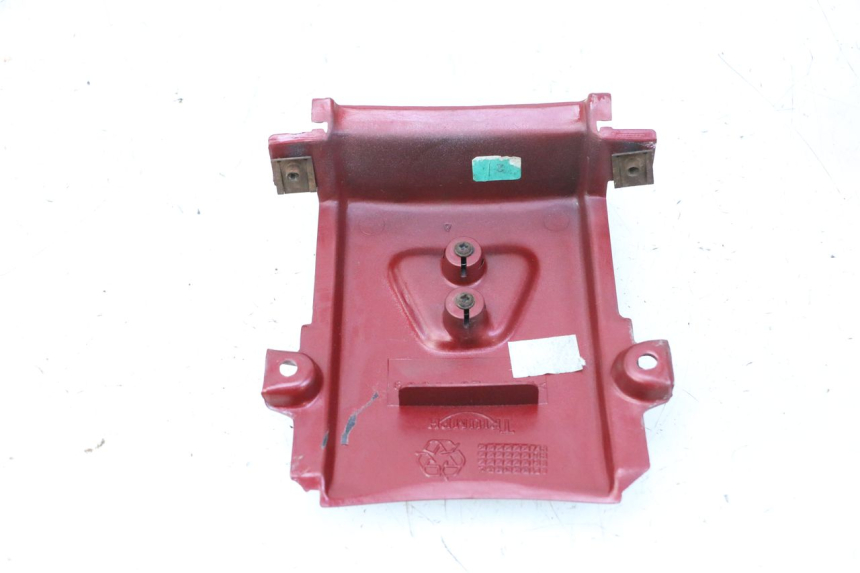 photo de JONCTION CARENAGE ARRIERE TRIUMPH SPRINT 900 (1995 - 1998) - Gros plan technique