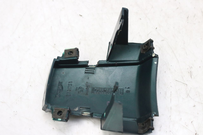 photo de JONCTION CARENAGE ARRIERE TRIUMPH SPRINT ST 955 (1999 - 2001) - Zoom état d’usage