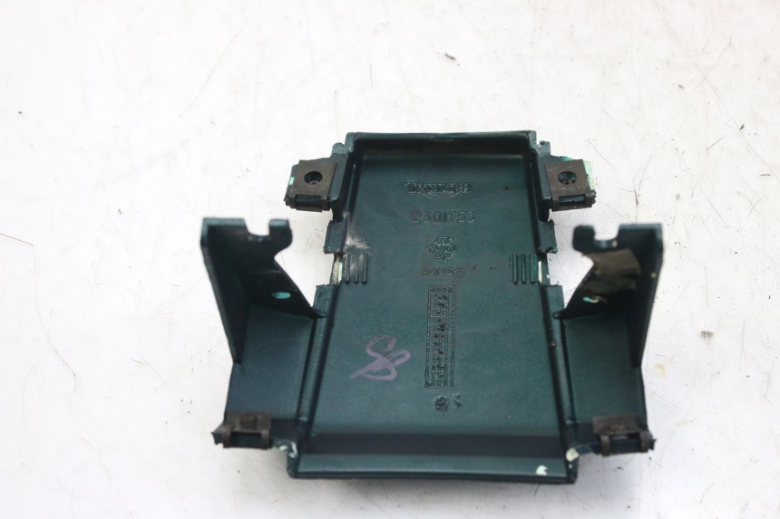 photo de JONCTION CARENAGE ARRIERE TRIUMPH SPRINT ST 955 (1999 - 2001) - Autre angle de vue