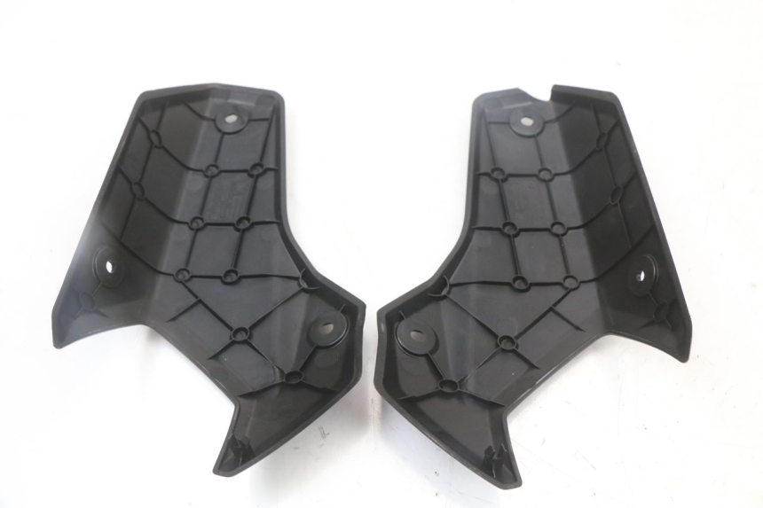 photo de JONCTION CARENAGE ARRIERE PEUGEOT STREETZONE 2T 50 (2014 - 2019) - Détail de la pièce