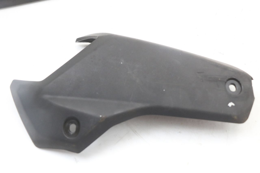 photo de JONCTION CARENAGE ARRIERE PEUGEOT STREETZONE 2T 50 (2014 - 2019) - Zoom état d’usage