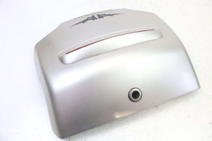 photo de JONCTION CARENAGE ARRIERE PIAGGIO SUPER LX 125 (2000 - 2003) - Gros plan technique