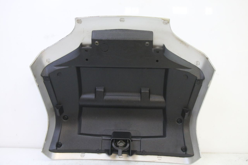 photo de JONCTION CARENAGE ARRIERE PIAGGIO SUPER LX 125 (2000 - 2003) - Points de fixation