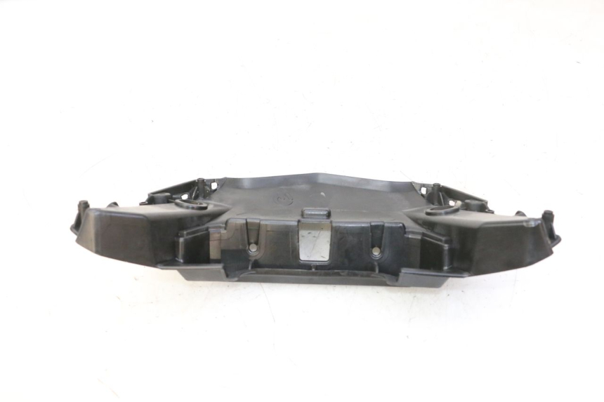 photo de JONCTION CARENAGE ARRIERE SUPERIEUR QUADRO 4 4D 350 (2015 - 2018) - Zoom état d’usage