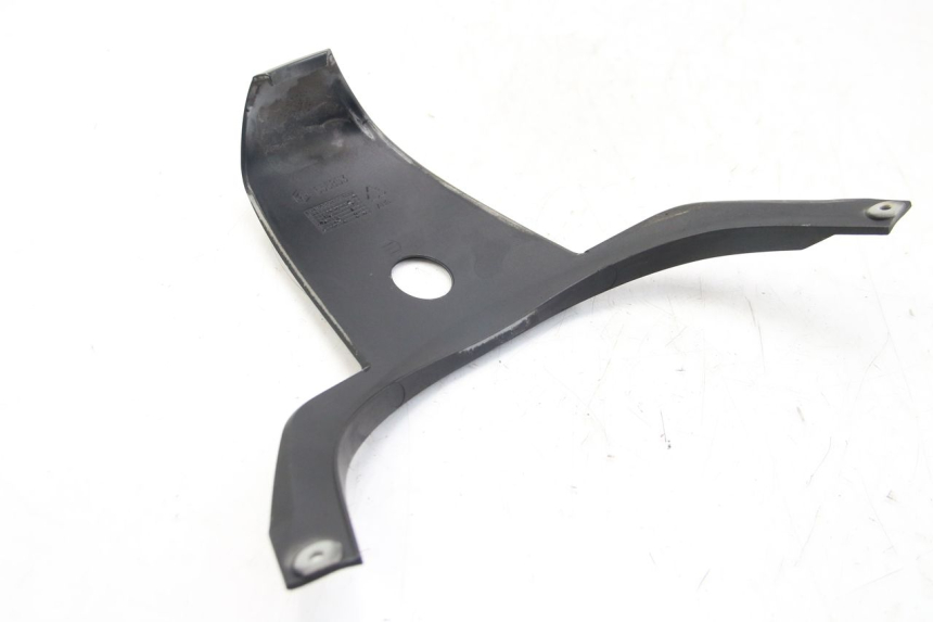 photo de JONCTION CARENAGE ARRIERE SUPERIEUR PIAGGIO BEVERLY 125 (2010 - 2015) - Gros plan technique