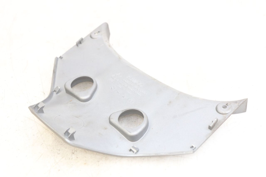 photo de JONCTION CARENAGE ARRIERE SUPERIEUR KYMCO DOWNTOWN ABS 125 (2015 - 2017) - Gros plan technique