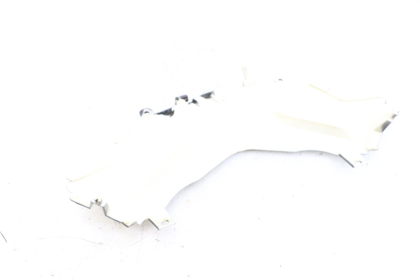 photo de JONCTION CARENAGE ARRIERE SUPERIEUR EBROH BRAVO GLE 1 (2020 - 2024) - Gros plan technique