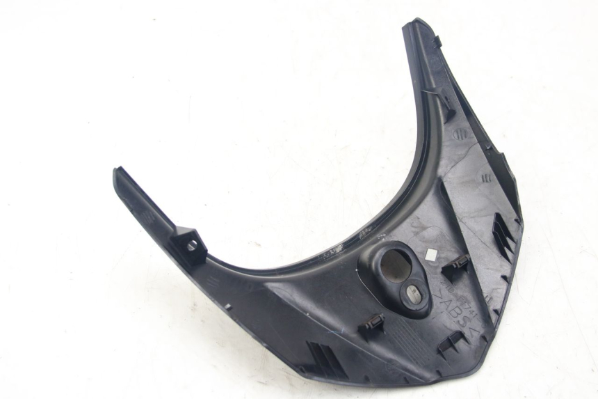 photo de JONCTION CARENAGE ARRIERE SUPERIEUR YAMAHA D'ELIGHT DELIGHT 125 (2017 - 2020) - Autre angle de vue