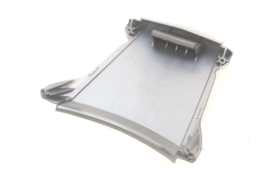 photo de JONCTION CARENAGE ARRIERE SUPERIEUR HONDA FES PANTHEON 2T 125 (1998 - 2002) - Zoom état d’usage