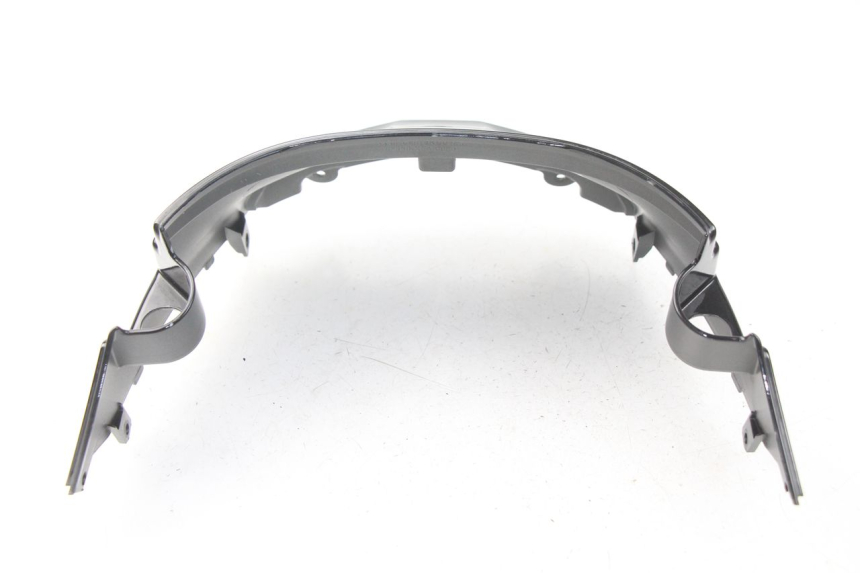 photo de JONCTION CARENAGE ARRIERE SUPERIEUR SYM FIDDLE 3 III 125 (2014 - 2020) - Gros plan technique