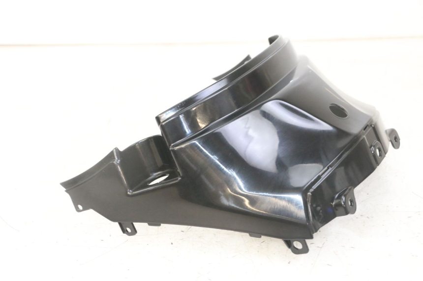 photo de JONCTION CARENAGE ARRIERE SUPERIEUR SYM FIDDLE 3 III 50 (2014 - 2020) - Vue principale