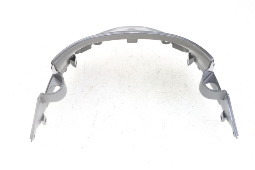 photo de JONCTION CARENAGE ARRIERE SUPERIEUR SYM FIDDLE 3 III 50 (2014 - 2020) - Gros plan technique