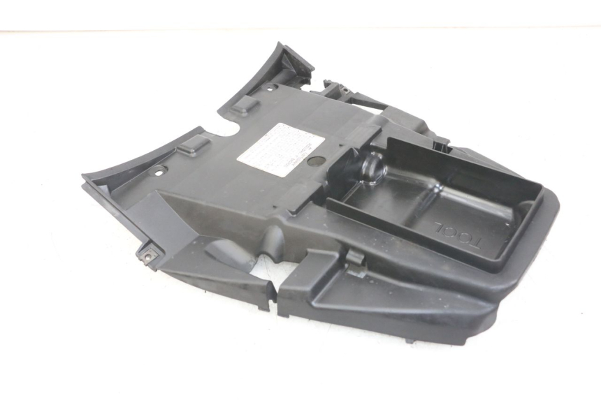 photo de JONCTION CARENAGE ARRIERE SUPERIEUR HONDA FJS SILVERWING SILVER WING 600 (2001 - 2010) - Autre angle de vue
