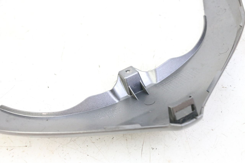 photo de JONCTION CARENAGE ARRIERE SUPERIEUR HONDA FORZA ABS 300 (2013 - 2017) - Zoom état d’usage