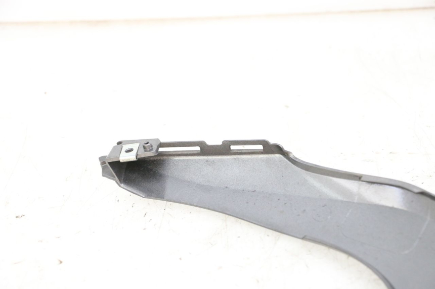 photo de JONCTION CARENAGE ARRIERE SUPERIEUR HONDA FORZA ABS 300 (2013 - 2017) - Autre angle de vue