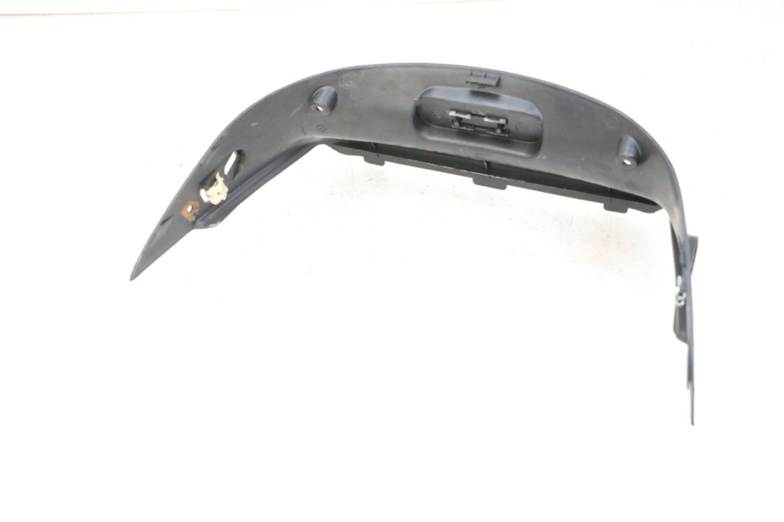 photo de JONCTION CARENAGE ARRIERE SUPERIEUR DAELIM HISTORY 125 (2001 - 2002) - Détail de la pièce