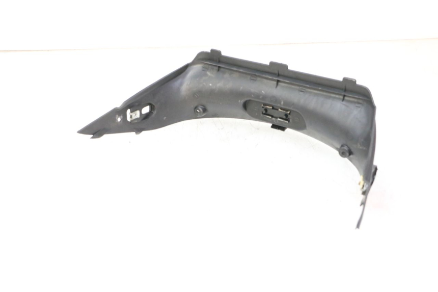 photo de JONCTION CARENAGE ARRIERE SUPERIEUR DAELIM HISTORY 125 (2001 - 2002) - Zoom état d’usage