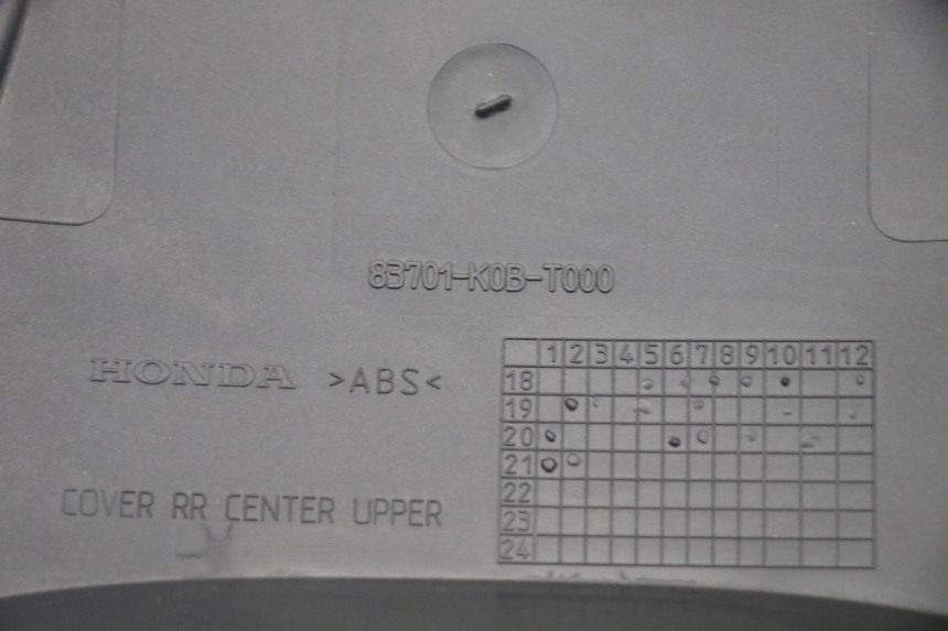 photo de JONCTION CARENAGE ARRIERE SUPERIEUR HONDA FORZA 125 (2021 - 2025) - Marquages et références