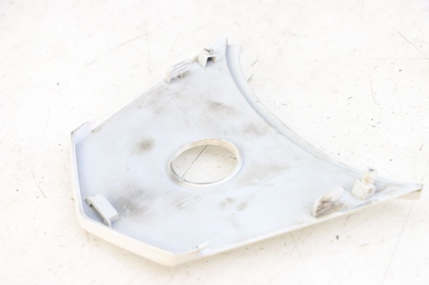 photo de JONCTION CARENAGE ARRIERE SUPERIEUR SYM JET 14 4T 50 (2018 - 2022) - Zoom état d’usage