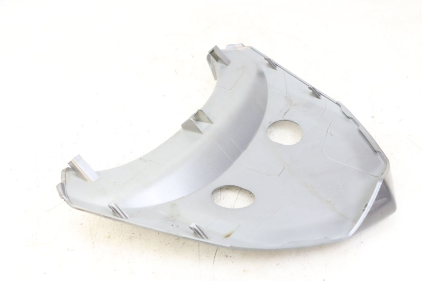 photo de JONCTION CARENAGE ARRIERE SUPERIEUR KYMCO X-TOWN XTOWN 125 (2016 - 2021) - Gros plan technique