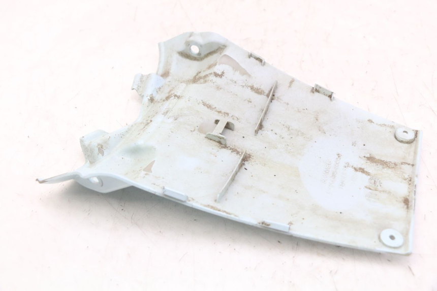 photo de JONCTION CARENAGE ARRIERE SUPERIEUR KYMCO LIKE 4T 50 (2009 - 2018) - Autre angle de vue