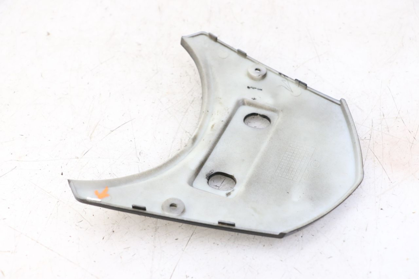 photo de JONCTION CARENAGE ARRIERE SUPERIEUR LONGJIA SHARPY 125 (2020 - 2024) - Autre angle de vue