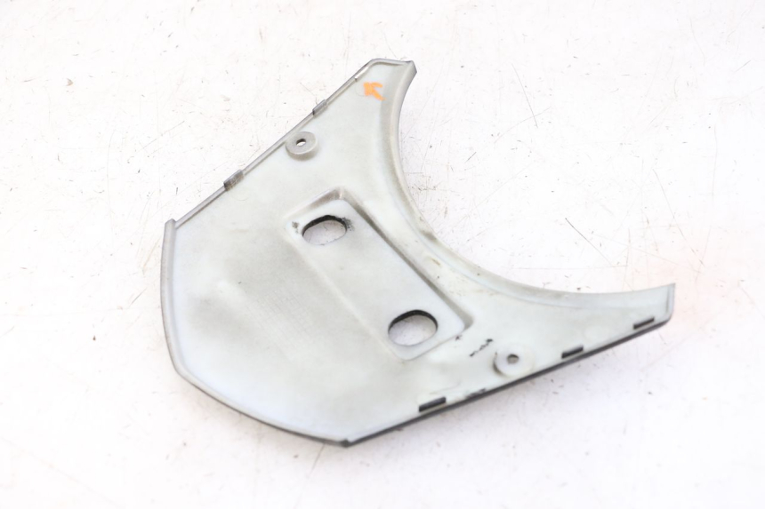 photo de JONCTION CARENAGE ARRIERE SUPERIEUR LONGJIA SHARPY 125 (2020 - 2024) - Gros plan technique