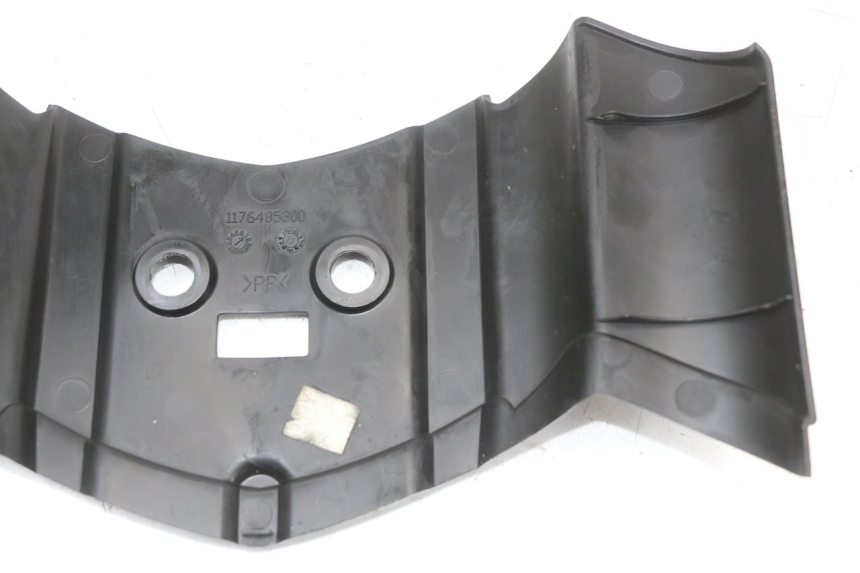 photo de JONCTION CARENAGE ARRIERE SUPERIEUR PEUGEOT LUDIX 50 (2005 - 2007) - Points de fixation