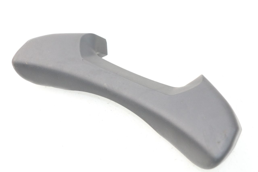 photo de JONCTION CARENAGE ARRIERE SUPERIEUR PEUGEOT METROPOLIS 400 (2017 - 2020) - Autre angle de vue