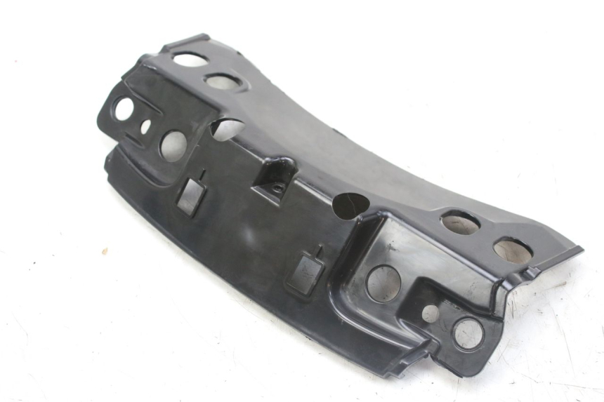 photo de JONCTION CARENAGE ARRIERE SUPERIEUR PIAGGIO MP3 RL 250 (2006 - 2010) - Vue d’ensemble