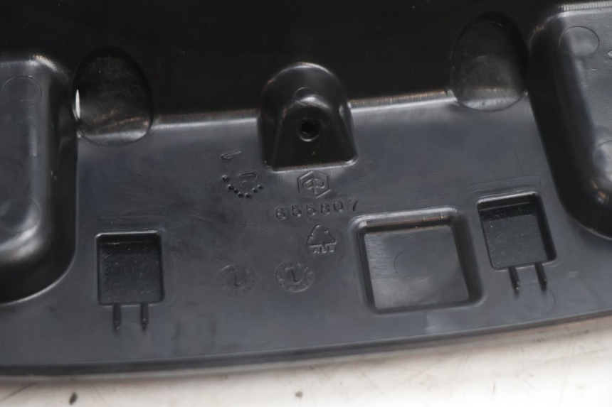 photo de JONCTION CARENAGE ARRIERE SUPERIEUR PIAGGIO MP3 500 (2011 - 2015) - Gros plan technique