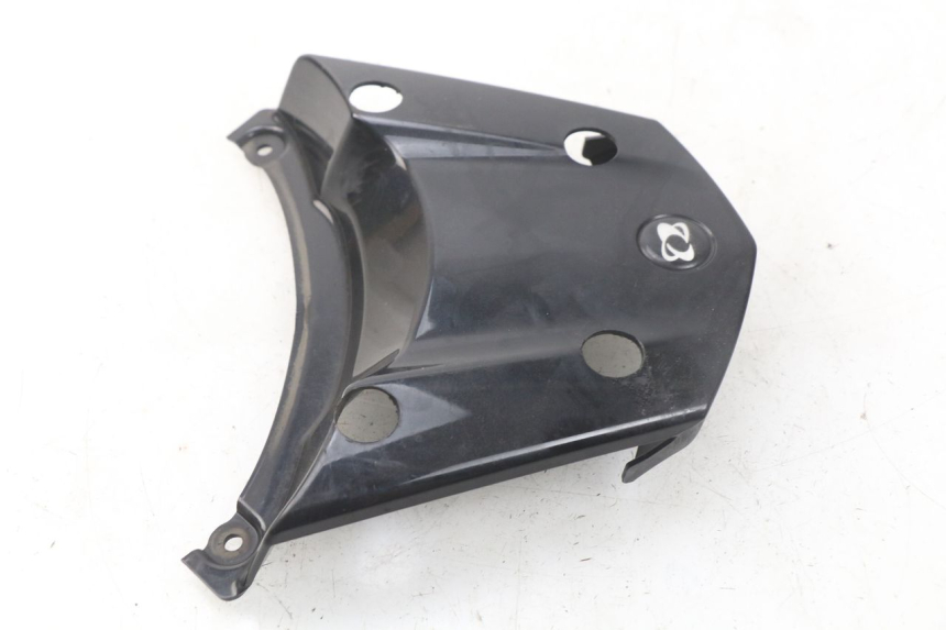 photo de JONCTION CARENAGE ARRIERE SUPERIEUR MBK MW TRYPTIK 125 (2017 - 2022) - Détail de la pièce