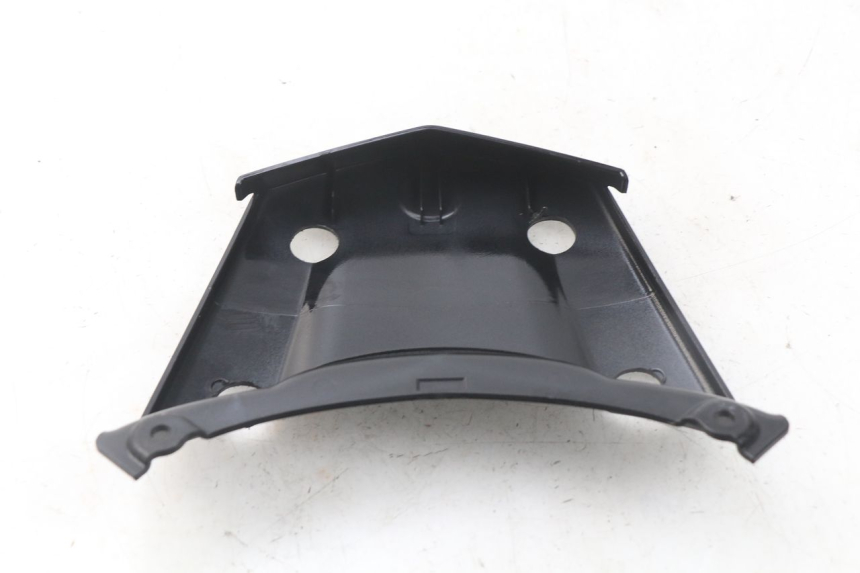 photo de JONCTION CARENAGE ARRIERE SUPERIEUR MBK MW TRYPTIK 125 (2017 - 2022) - Gros plan technique