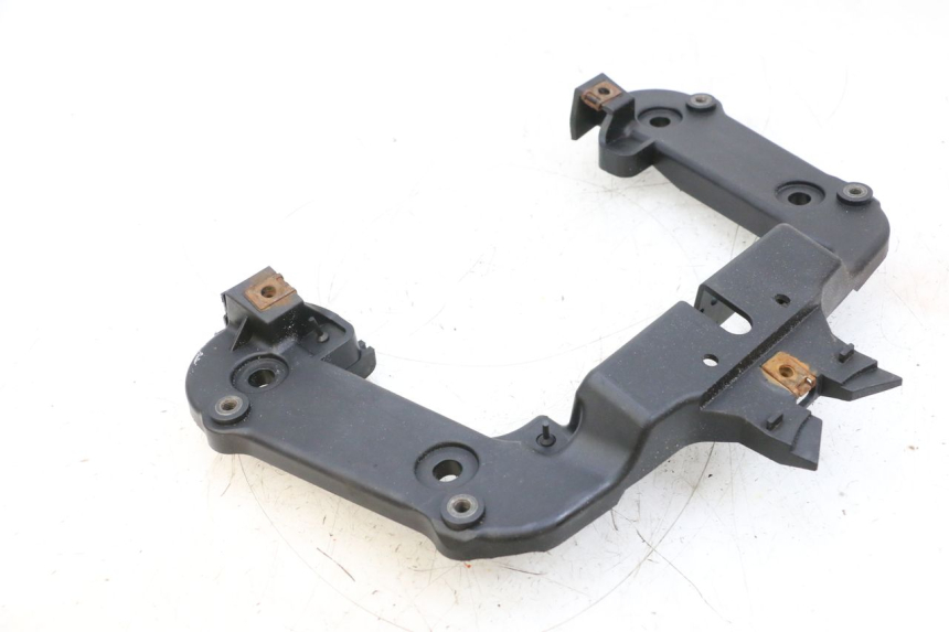 photo de JONCTION CARENAGE ARRIERE SUPERIEUR YAMAHA NEOS NEO'S 4T 50 (2008 - 2016) - Gros plan technique